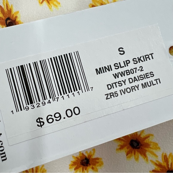 WeWoreWhat NWT Mini Slip Skirt in Ditsy Daisies size Small - Picture 6 of 10